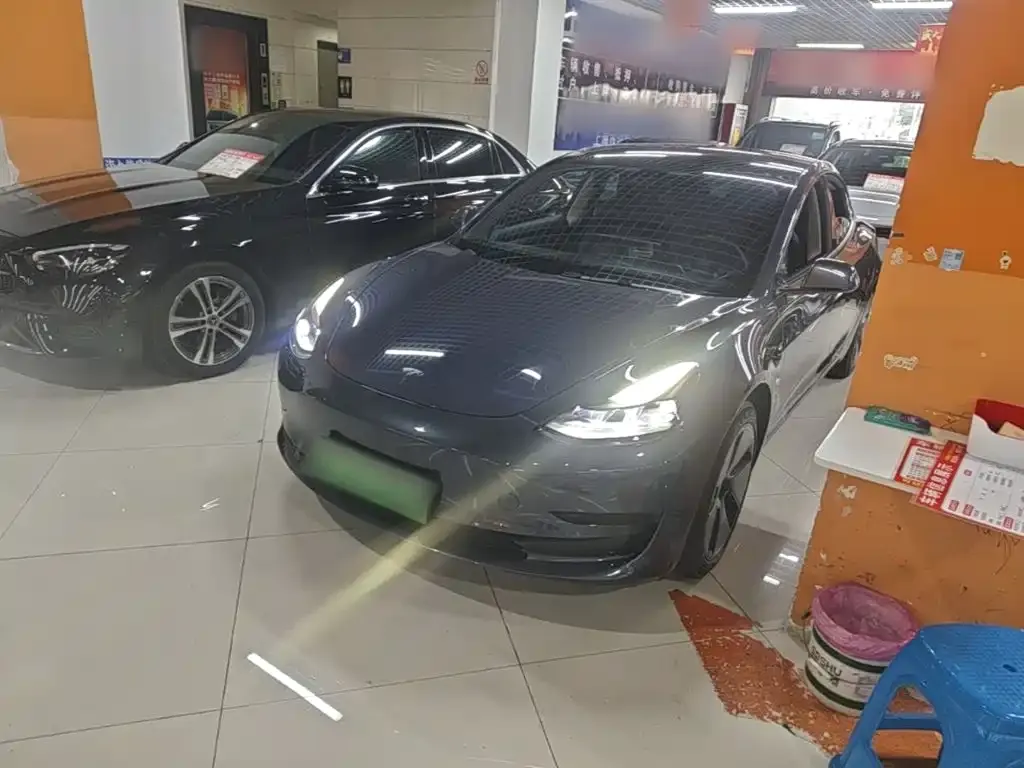 Tesla Model 3 — фото 1