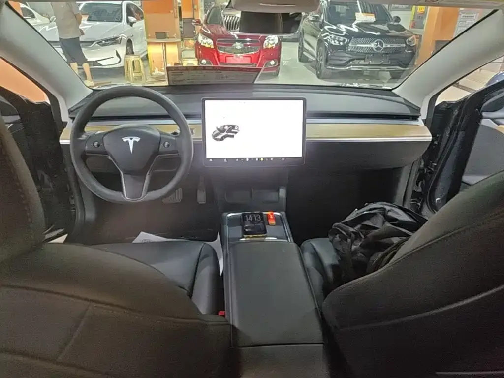 Tesla Model 3 — фото 3