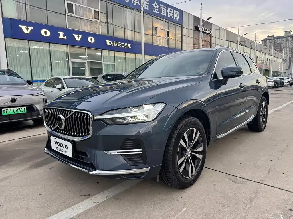 Volvo XC60 — фото 1