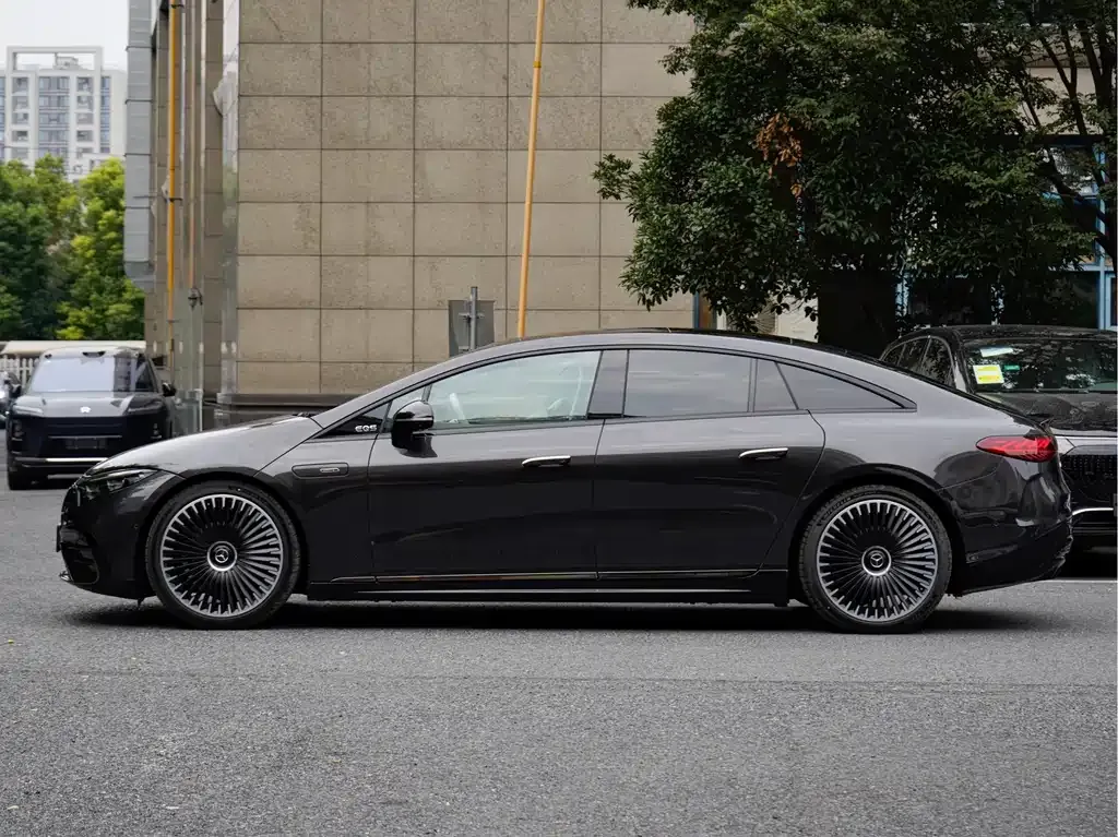 Mercedes-Benz EQS AMG — фото 8