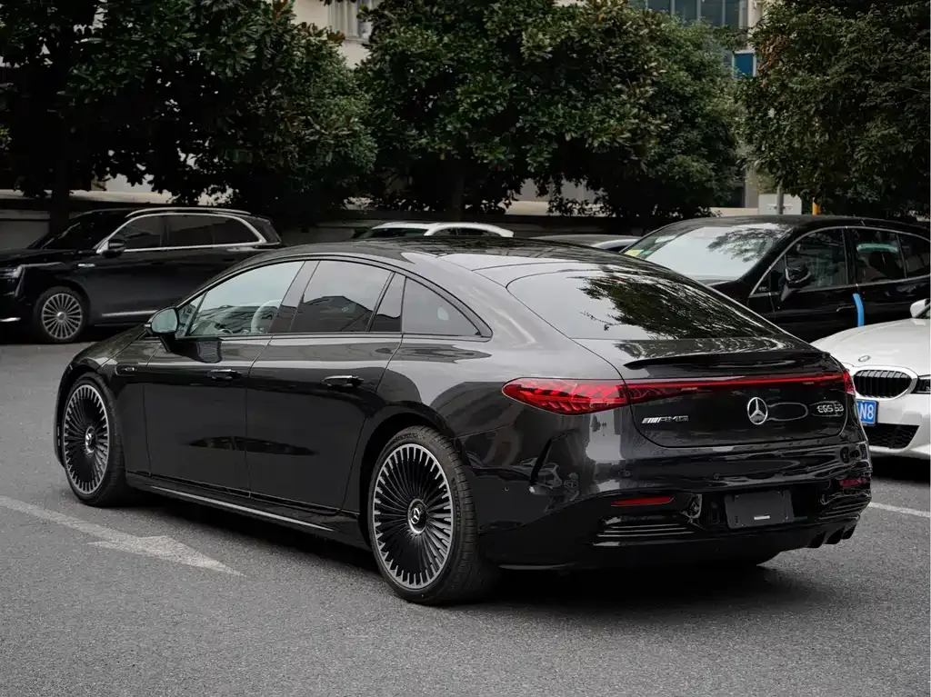 Mercedes-Benz EQS AMG — фото 10