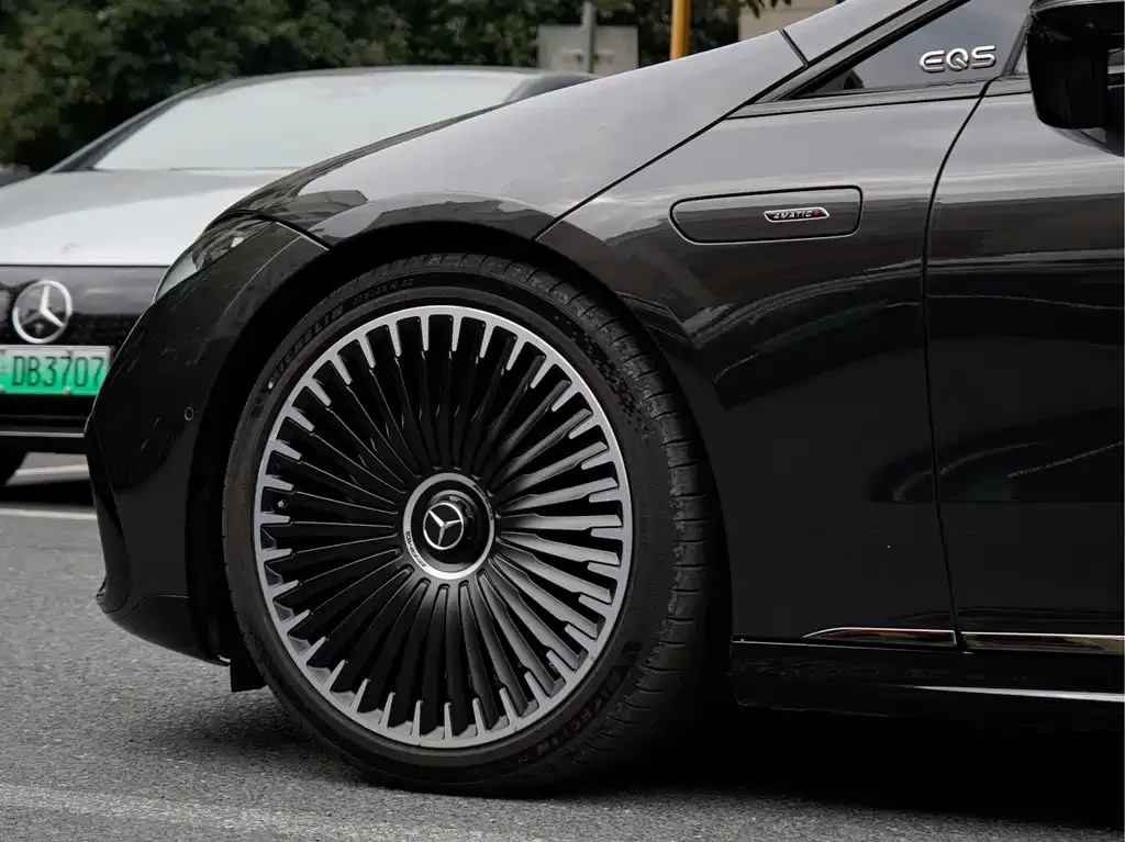 Mercedes-Benz EQS AMG — фото 9