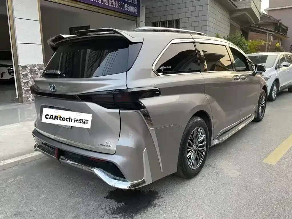 Toyota Sienna — фото 5