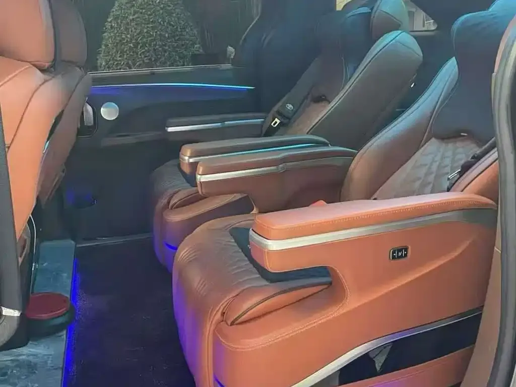 Toyota Sienna — фото 3