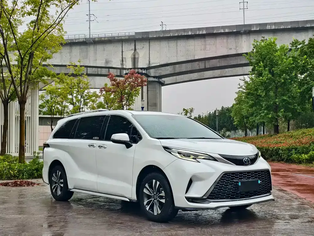 Toyota Granvia — фото 7