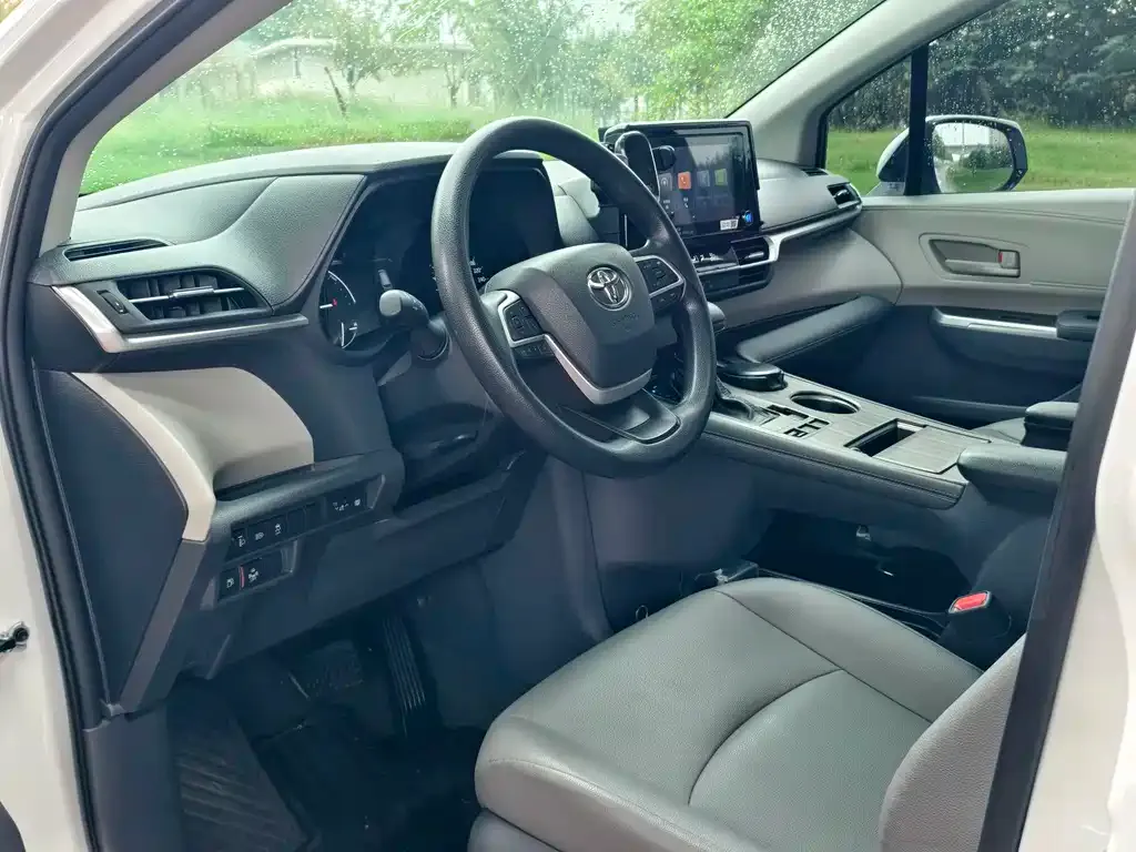 Toyota Granvia — фото 5