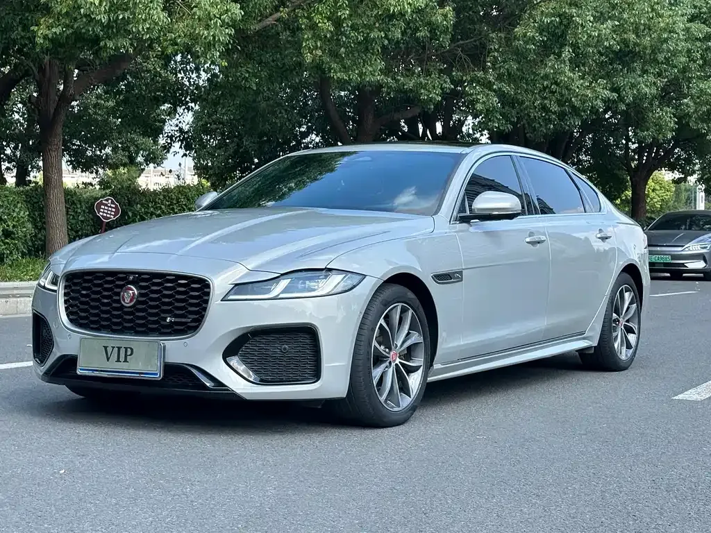 Jaguar XFL — фото 1