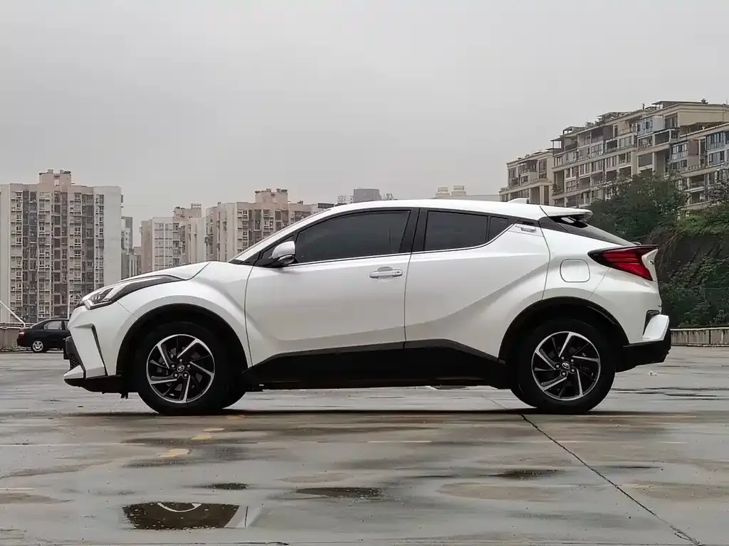 Toyota C-HR — фото 8