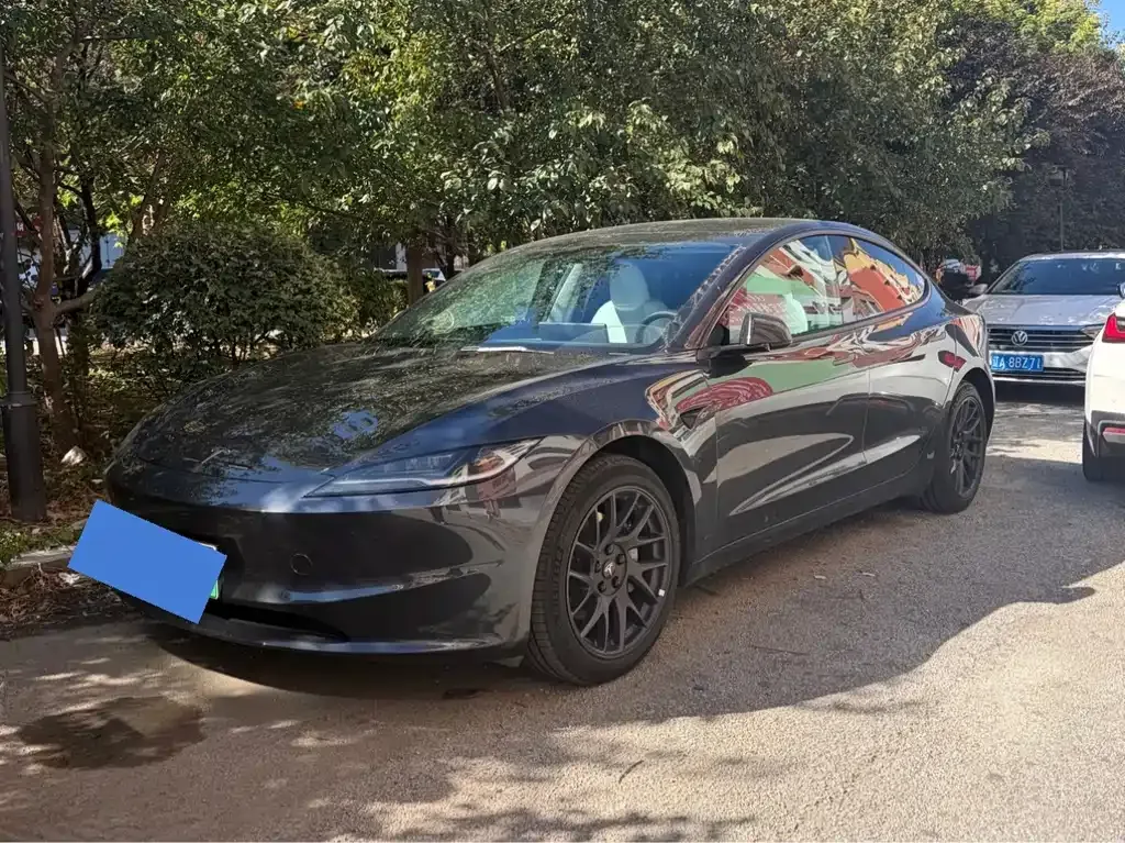 Tesla Model 3 — фото 1
