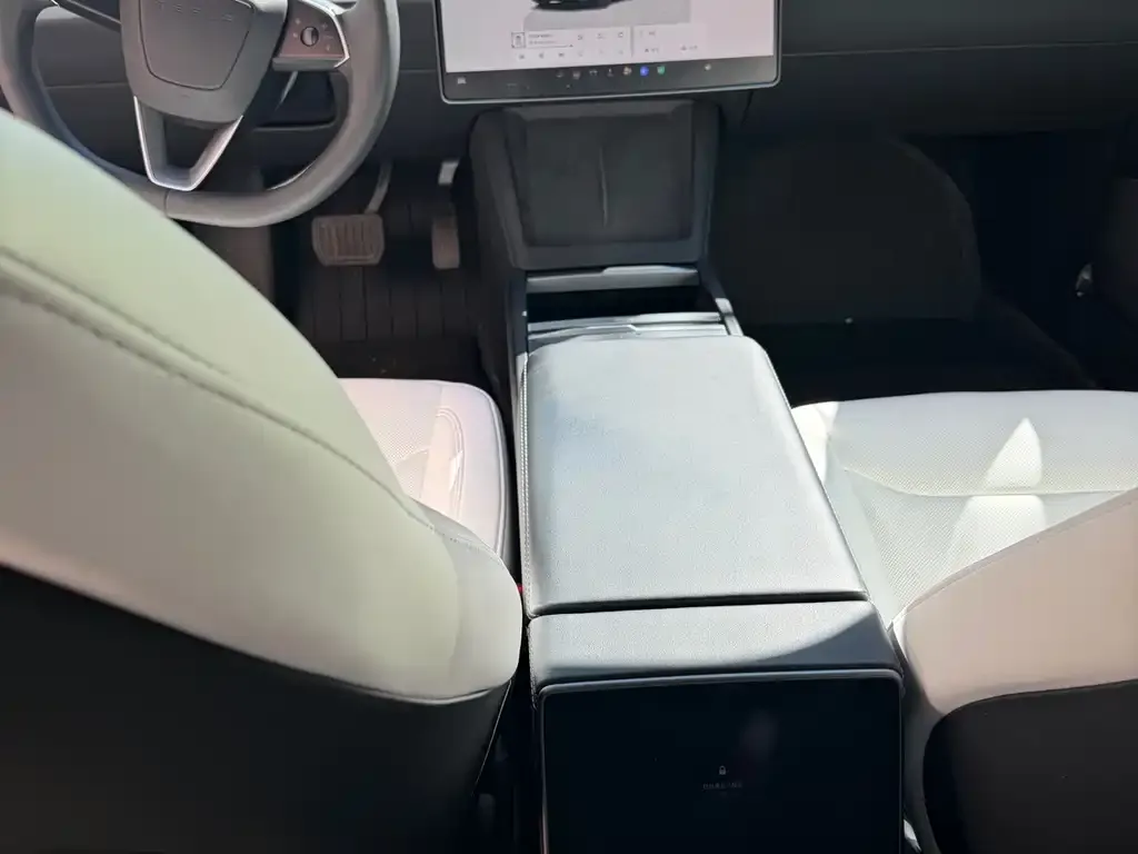 Tesla Model 3 — фото 3