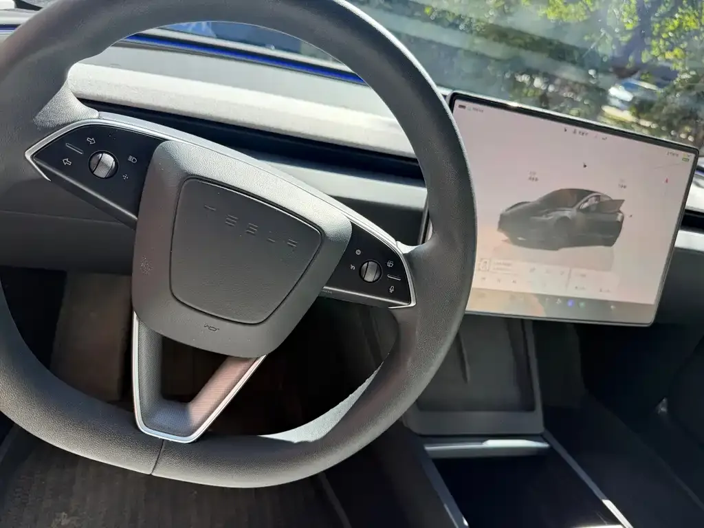 Tesla Model 3 — фото 4