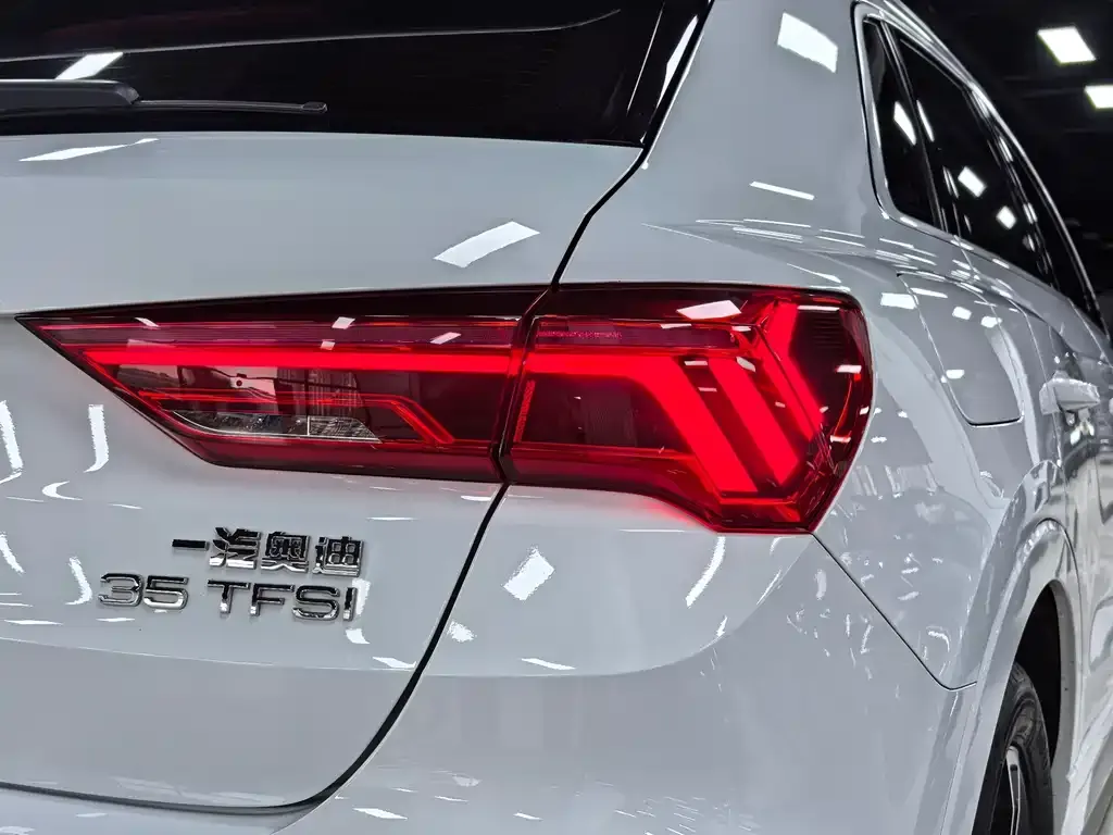 Audi Q3 — фото 8