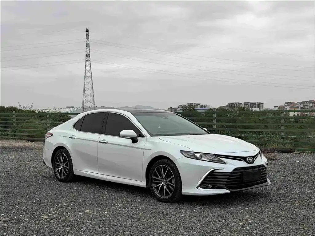 Toyota Camry — фото 9