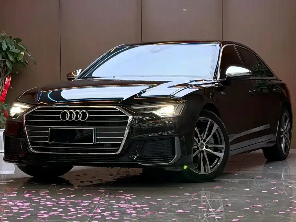 Audi A6L — фото 1