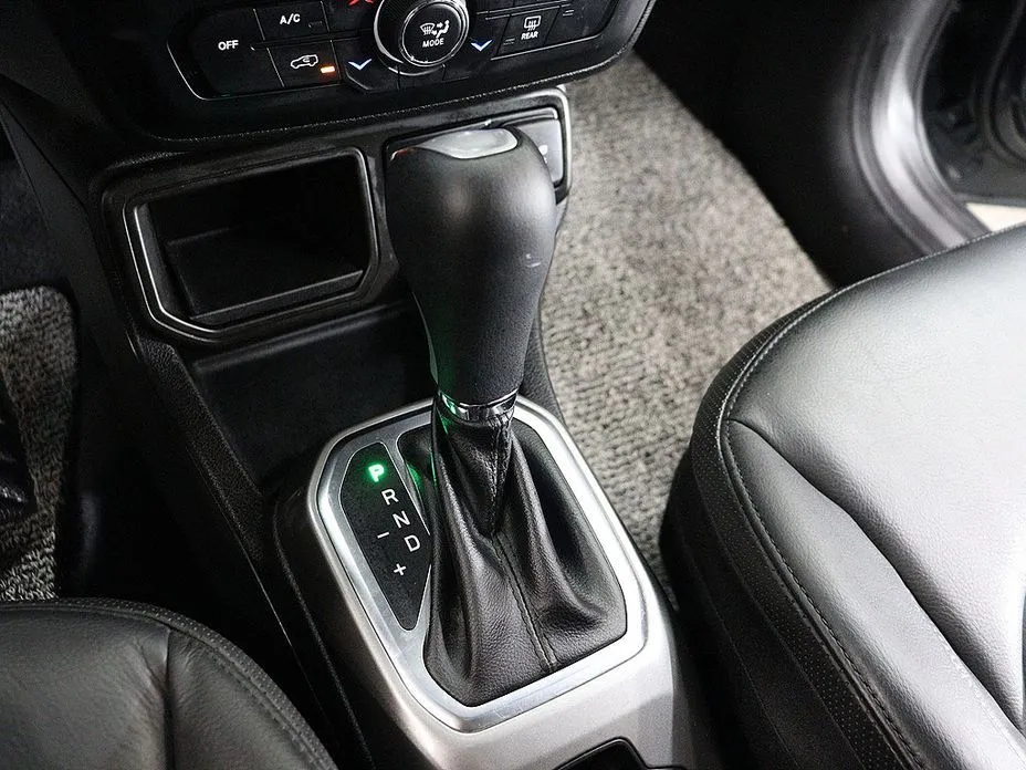 Jeep Renegade — фото 10