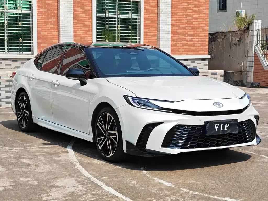 Toyota Camry — фото 4