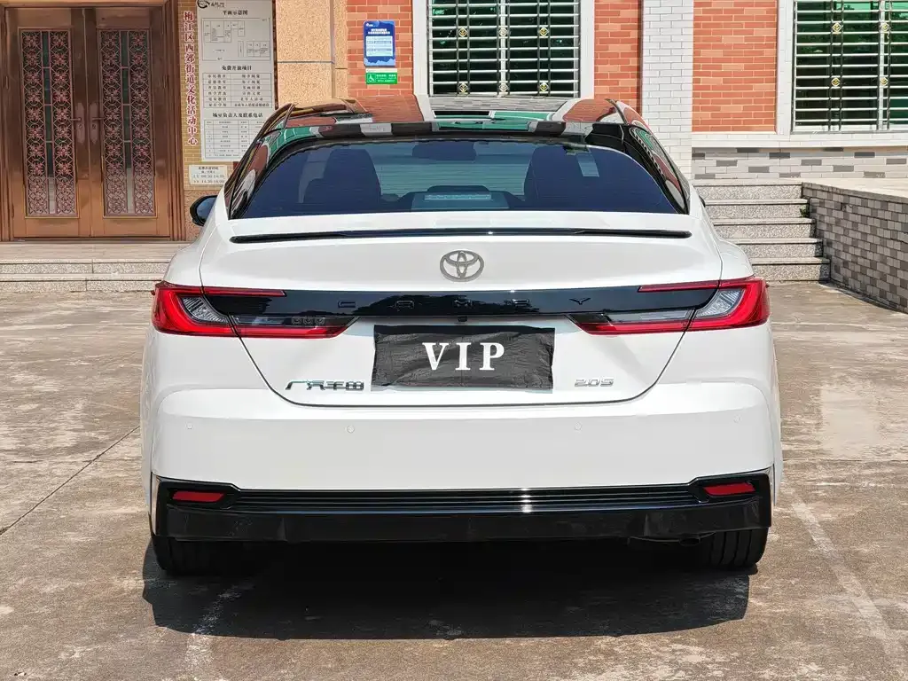 Toyota Camry — фото 5