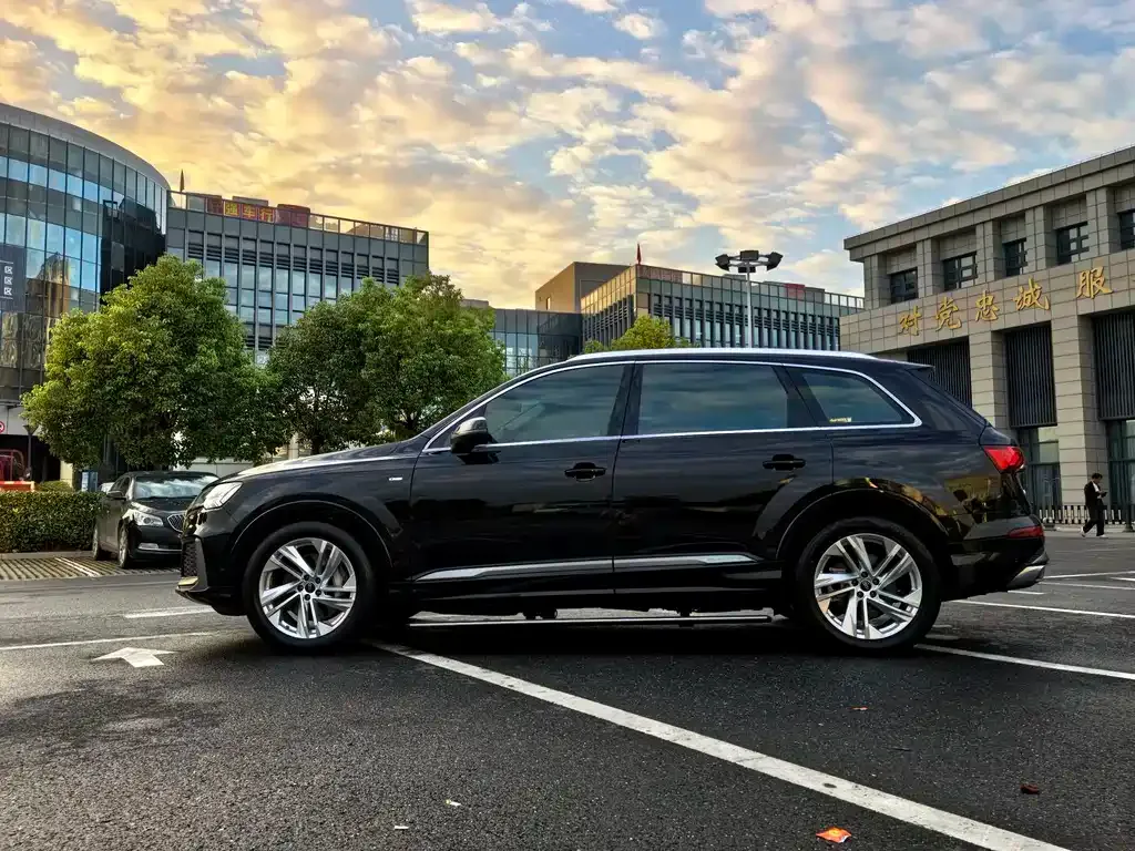 Audi Q7 — фото 8