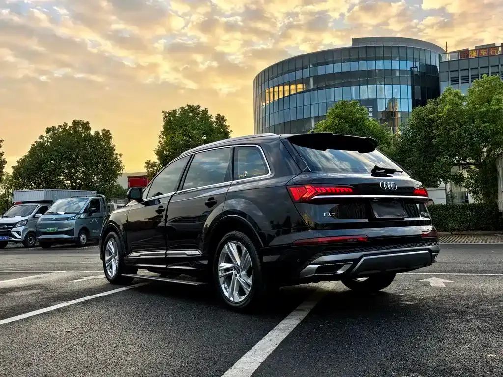 Audi Q7 — фото 10