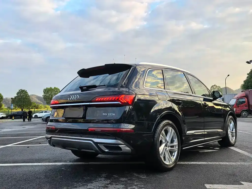 Audi Q7 — фото 2