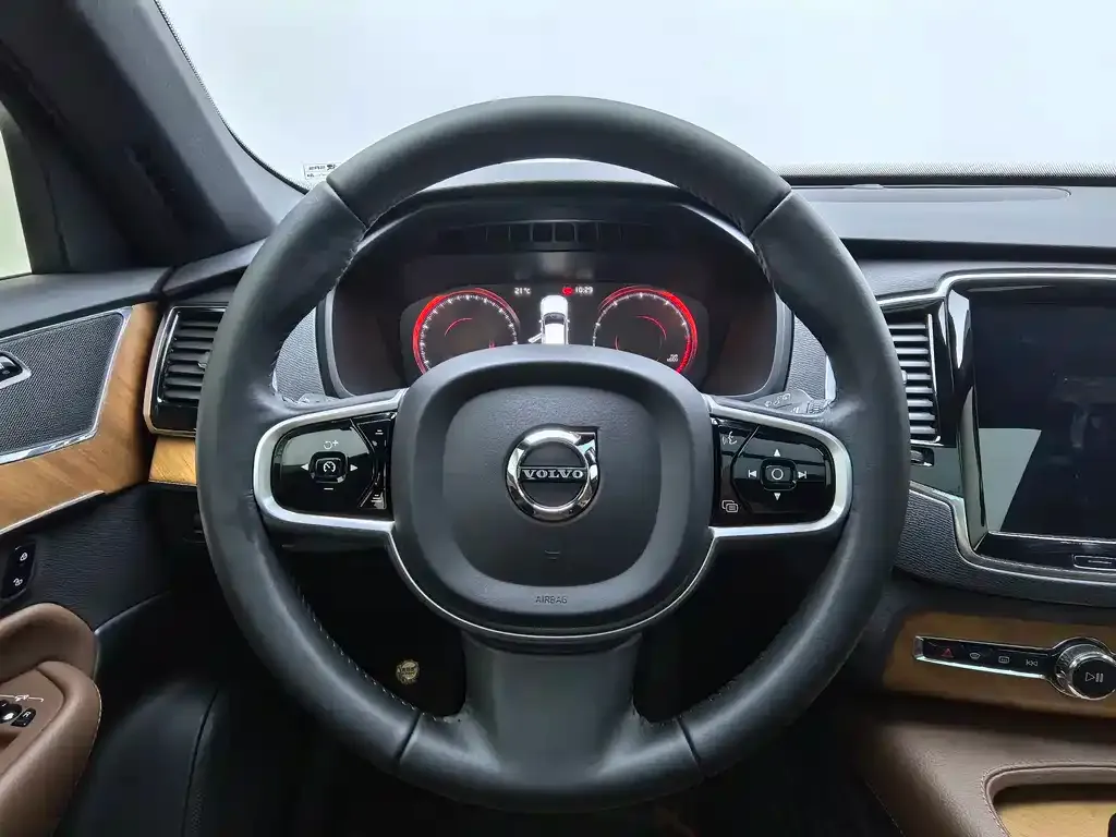 Volvo XC90 — фото 3