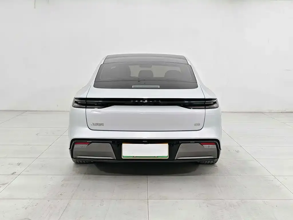 Geely Galaxy E8 — фото 4