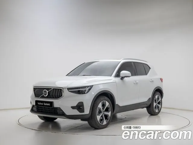 Volvo XC40 — фото 1