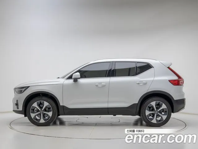 Volvo XC40 — фото 2
