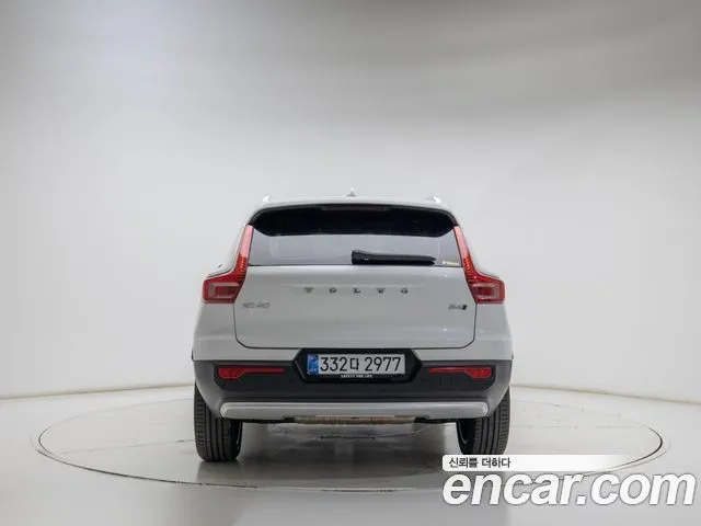Volvo XC40 — фото 9