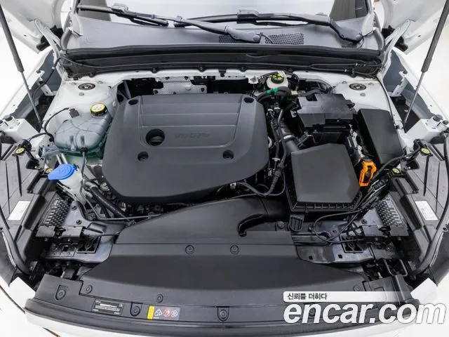 Volvo XC40 — фото 10