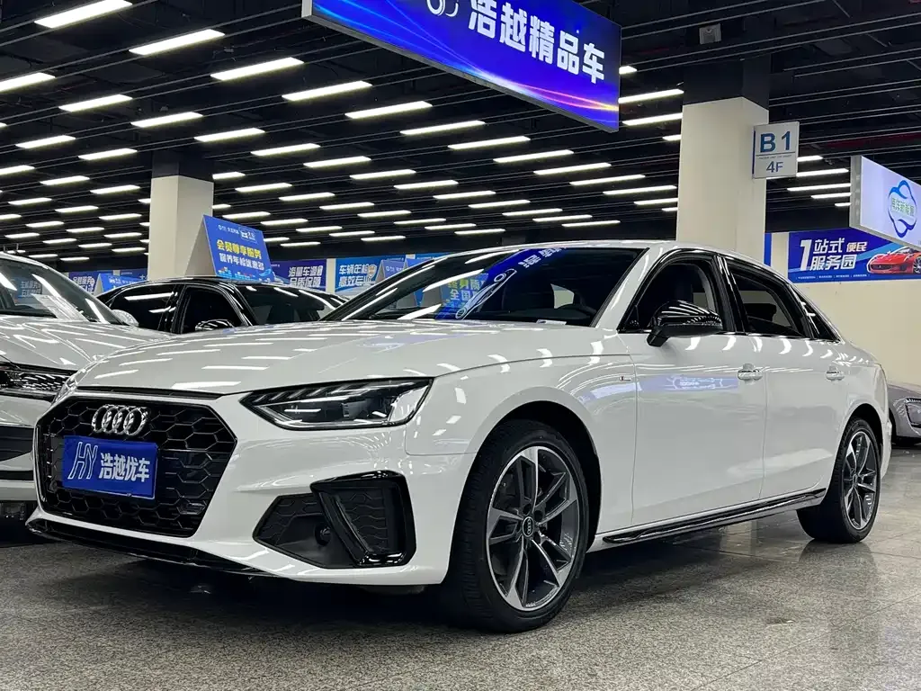 Audi A4L — фото 1