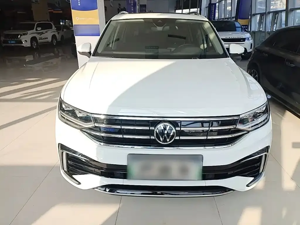 Volkswagen Tiguan L PHEV — фото 3