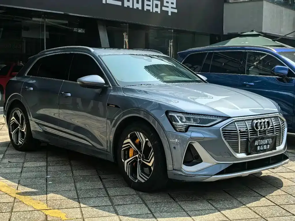 Audi e-tron — фото 4