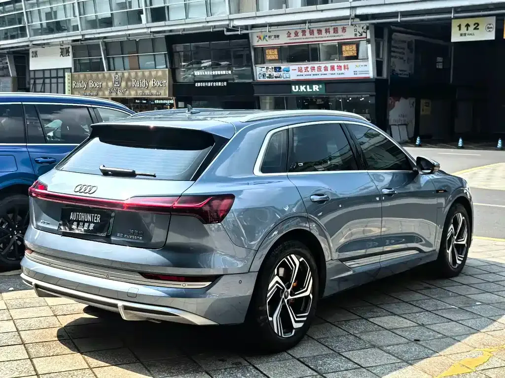 Audi e-tron — фото 7