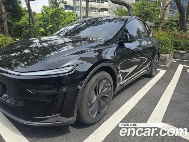 Tesla Model Y — фото 10
