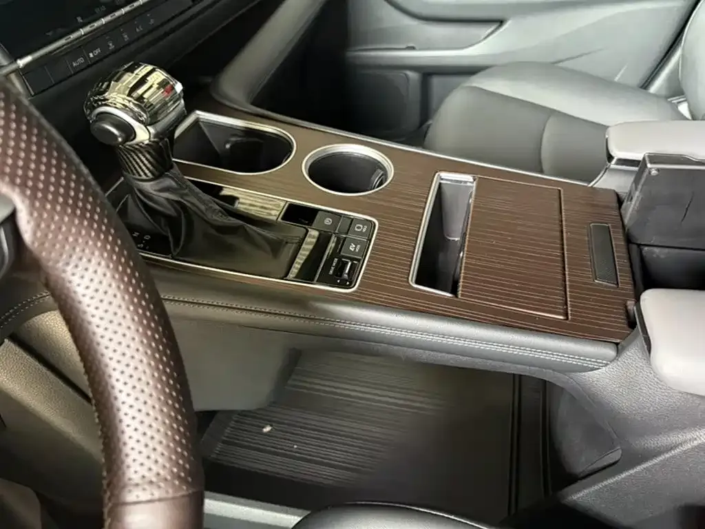 Toyota Granvia — фото 4
