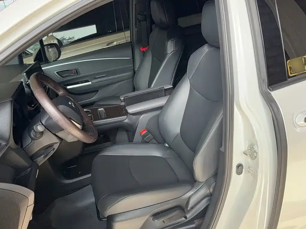 Toyota Granvia — фото 8