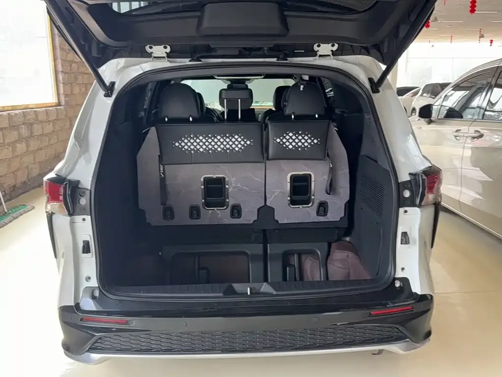 Toyota Granvia — фото 9