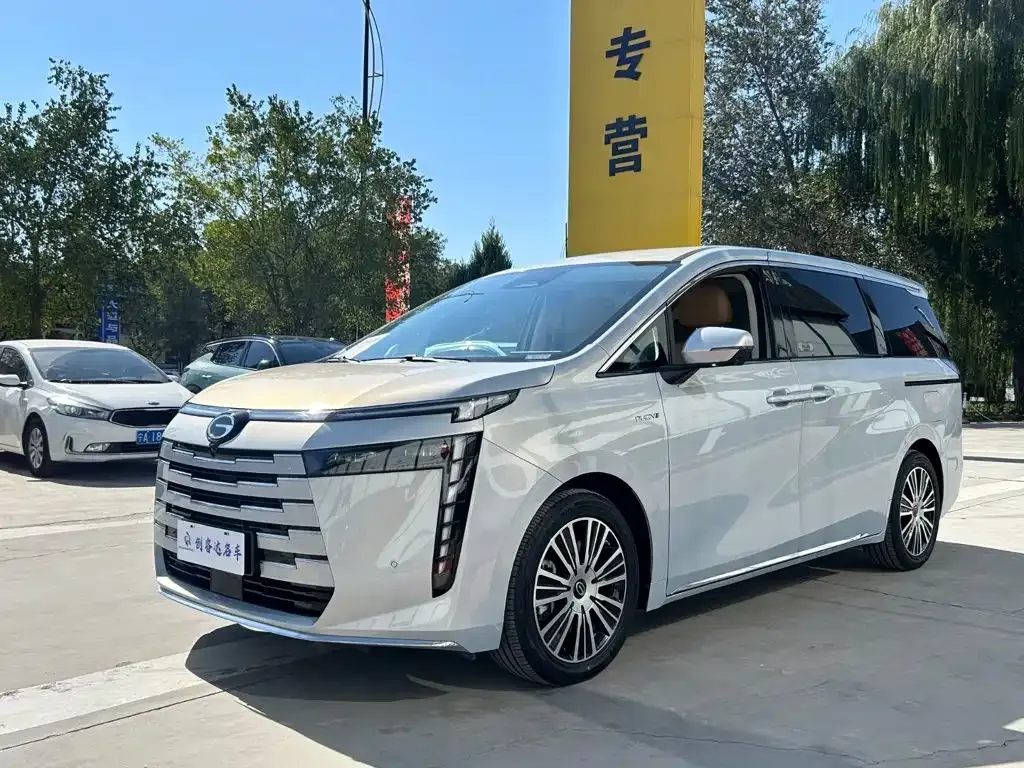 GAC Motor Trumpchi E8 PHEV — фото 1