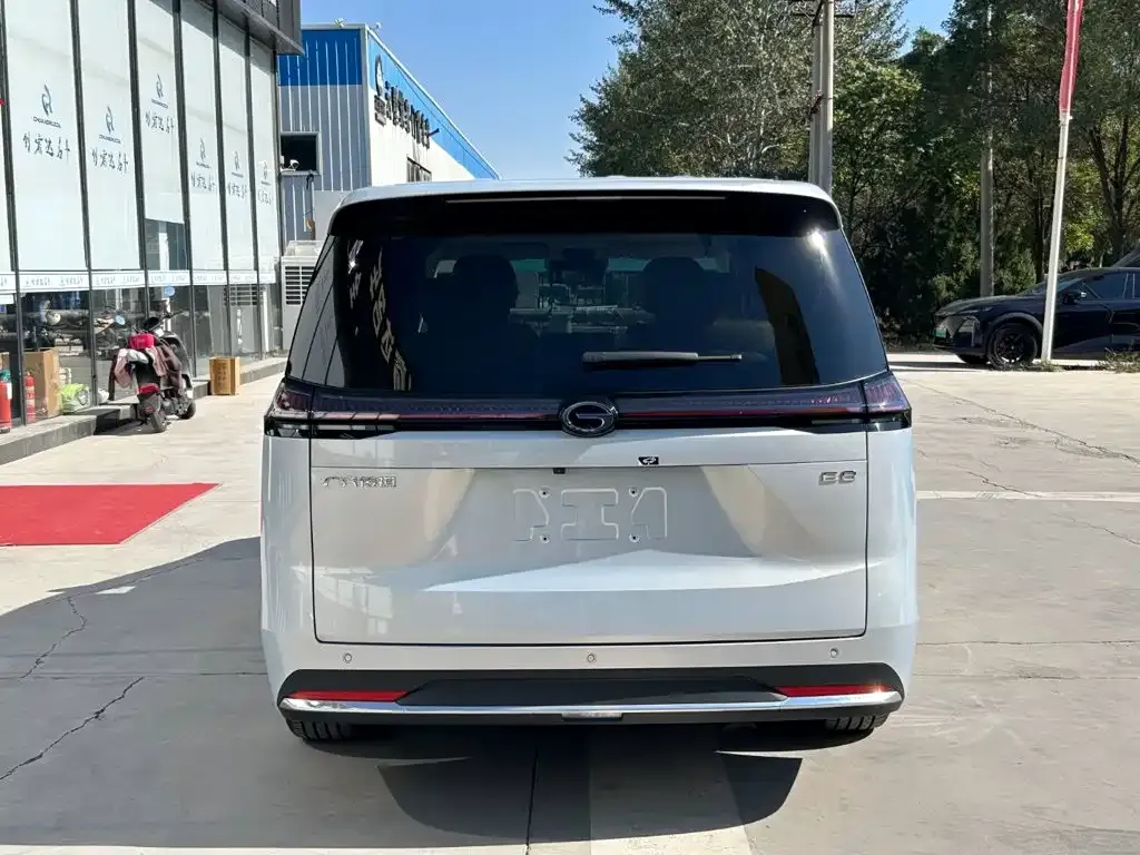 GAC Motor Trumpchi E8 PHEV — фото 4