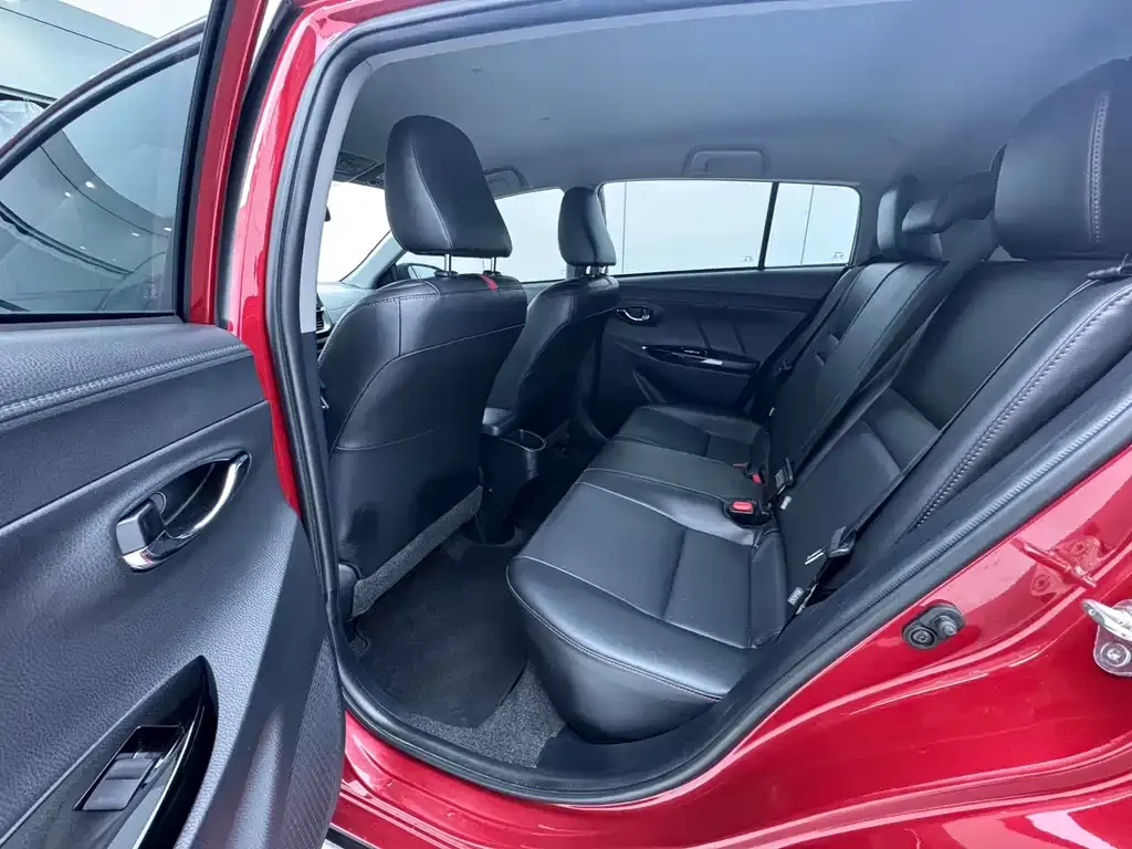 Toyota Yaris L — фото 9