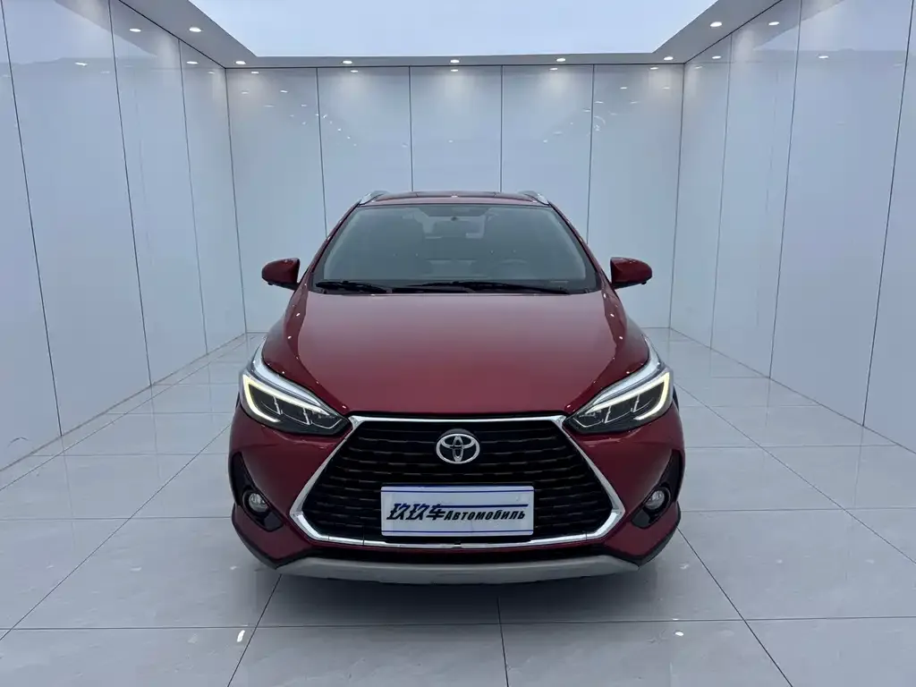Toyota Yaris L — фото 2