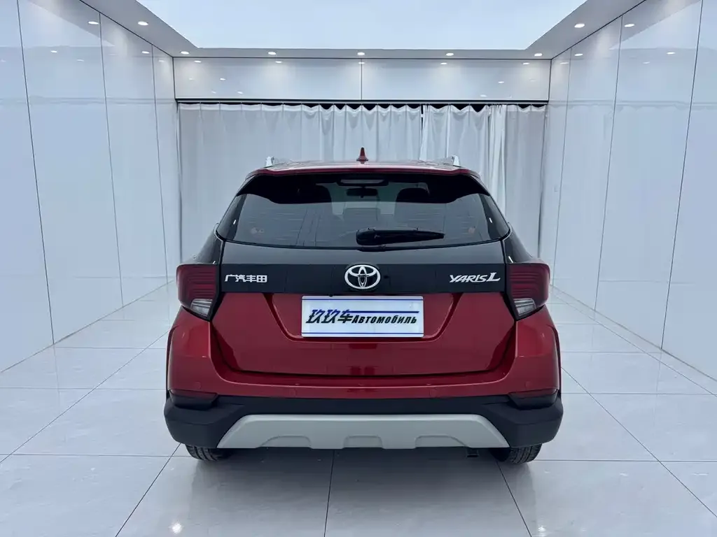 Toyota Yaris L — фото 7