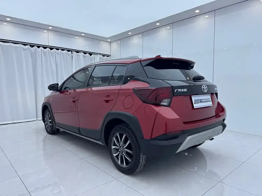 Toyota Yaris L — фото 8