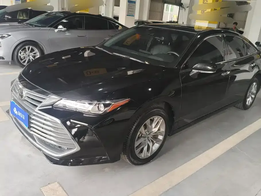 Toyota Avalon — фото 1