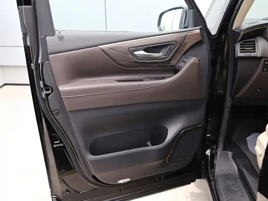 Toyota Vellfire — фото 4