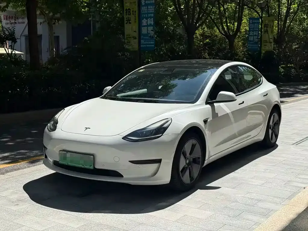 Tesla Model 3 — фото 1