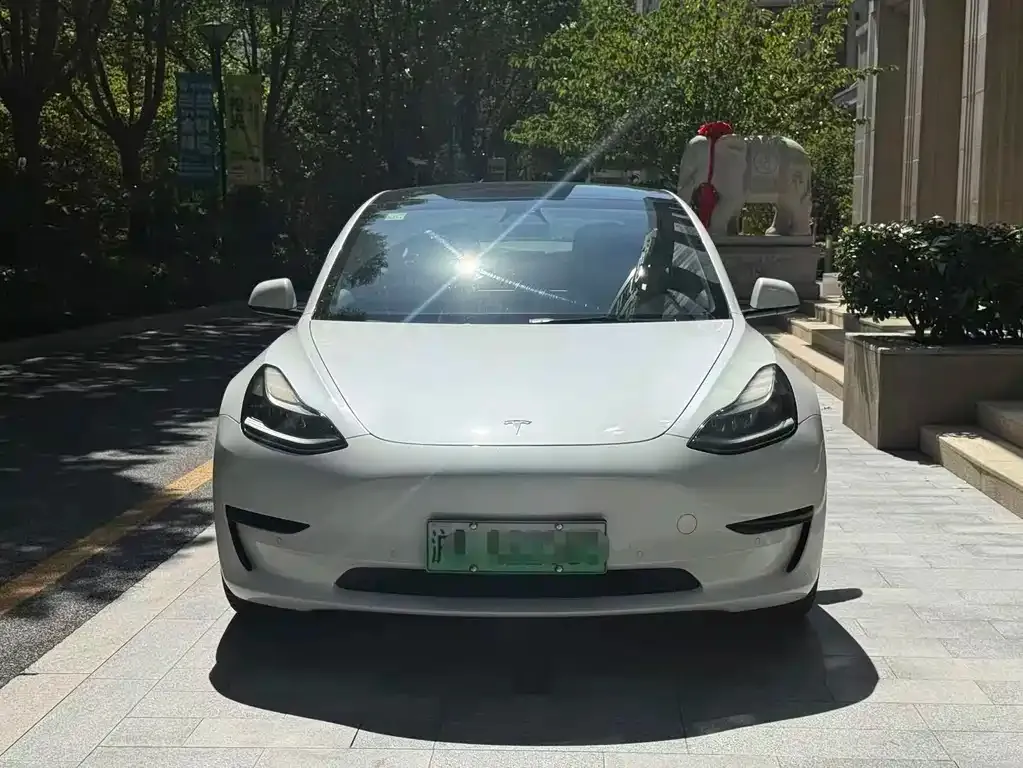 Tesla Model 3 — фото 7