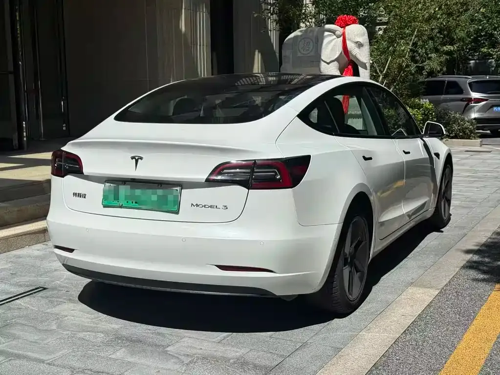 Tesla Model 3 — фото 4