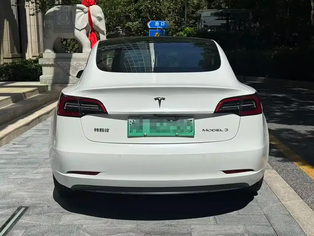 Tesla Model 3 — фото 3